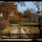 veduta del cancello e dell'entrata - castello di Oramala