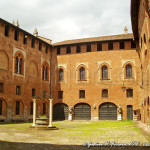 Il cortile interno del castello di Sant'Angelo lodigiano